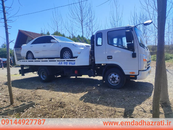 خودروبر سردرود کنار درختها